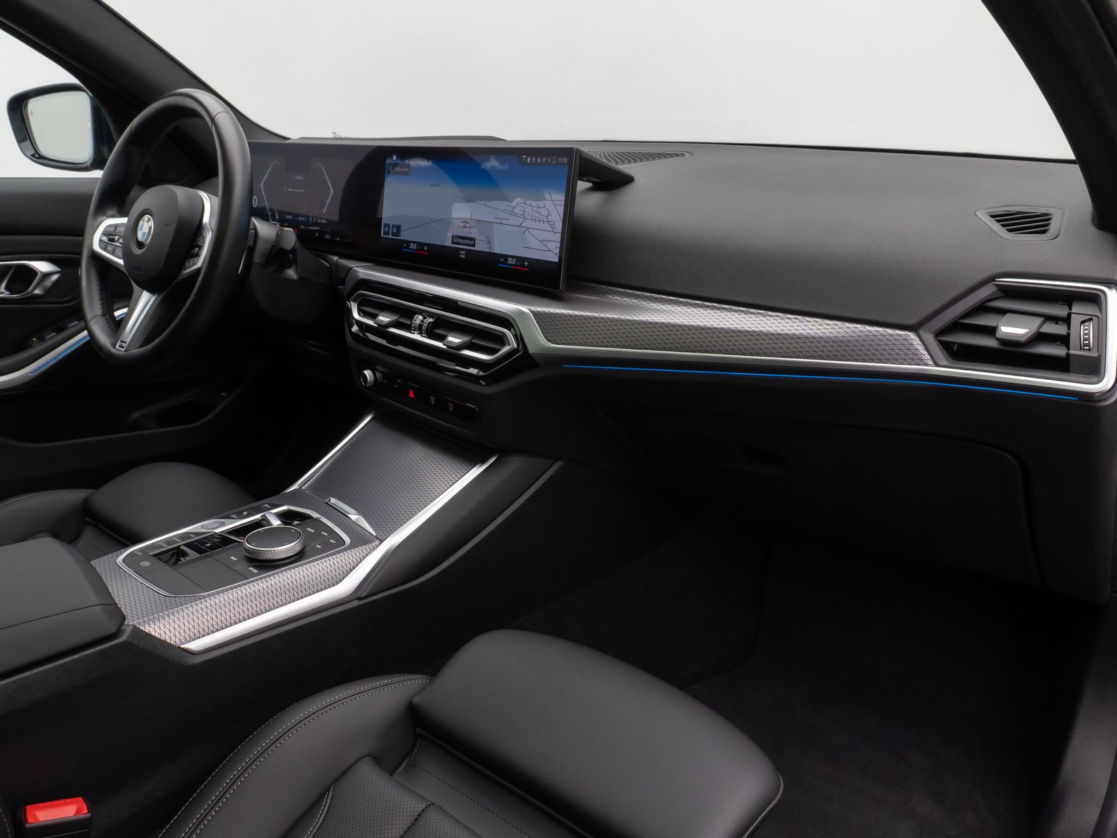 Fahrzeugabbildung BMW 320i M SportPro Glasdach Kamera HUD DAB HiFi 19"