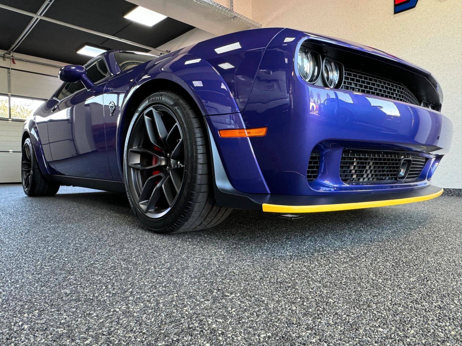 Fahrzeugabbildung Dodge CHALLENGER HELLCAT JAILBREAK-LAGUNA-WAVE CARBON