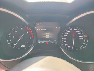 Alfa-Romeo Stelvio - 12