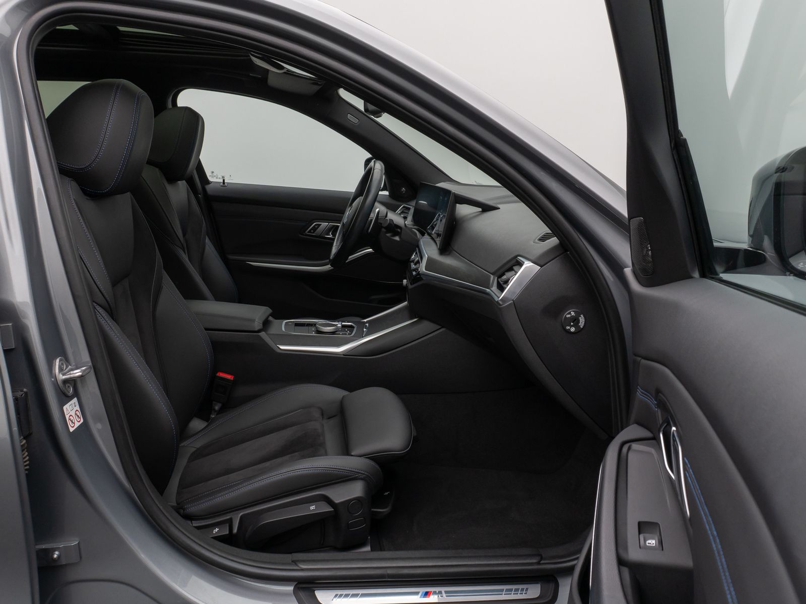 Fahrzeugabbildung BMW 320d M Sport Pro Panorama Kamera HUD DAB H/K 19"