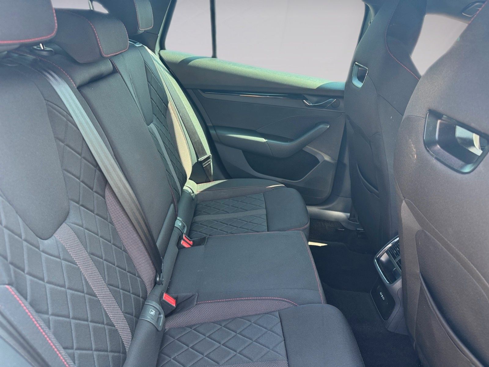 Fahrzeugabbildung SKODA Octavia Combi RS 2.0 TSI