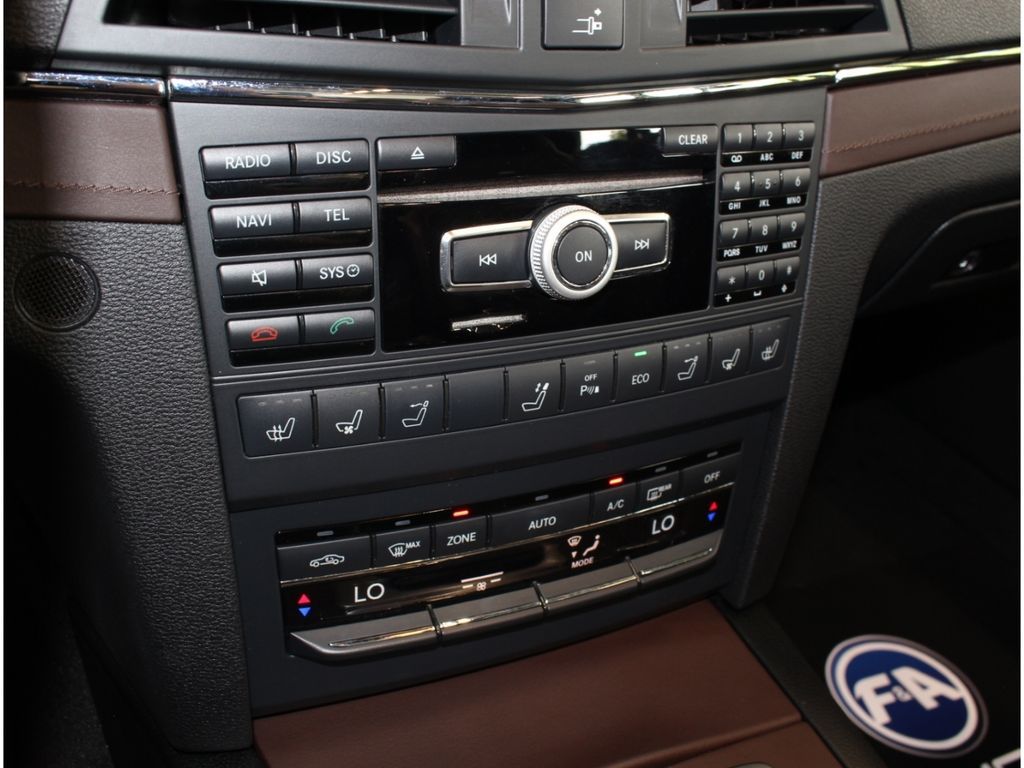 Fahrzeugabbildung Mercedes-Benz E 350 CGI AMG Line BlueEff. Designo*H&K*TOP