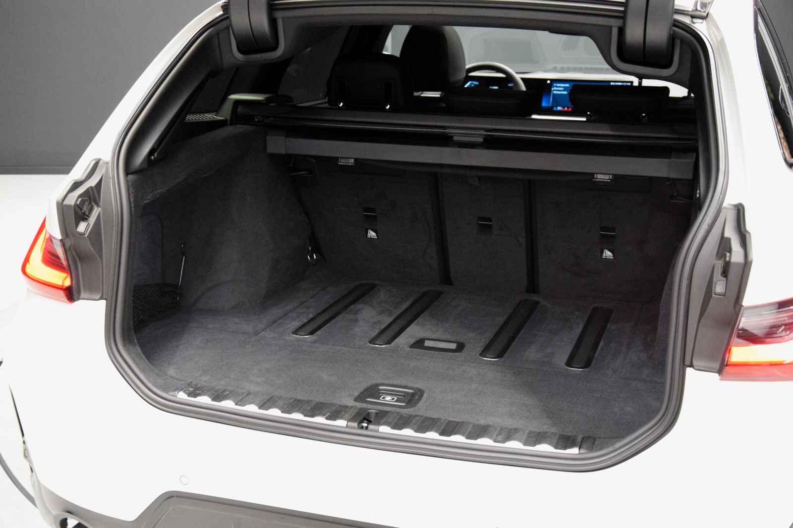 Fahrzeugabbildung BMW 318 i Touring M Sport ACC Pano AHK Memory Kamera