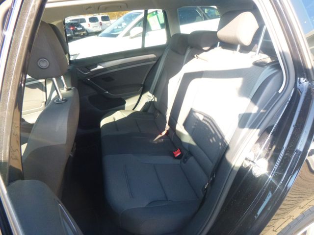 Fahrzeugabbildung Volkswagen Golf VII Variant 1.5 TSI Comfortline>AUT/AHK/NAV