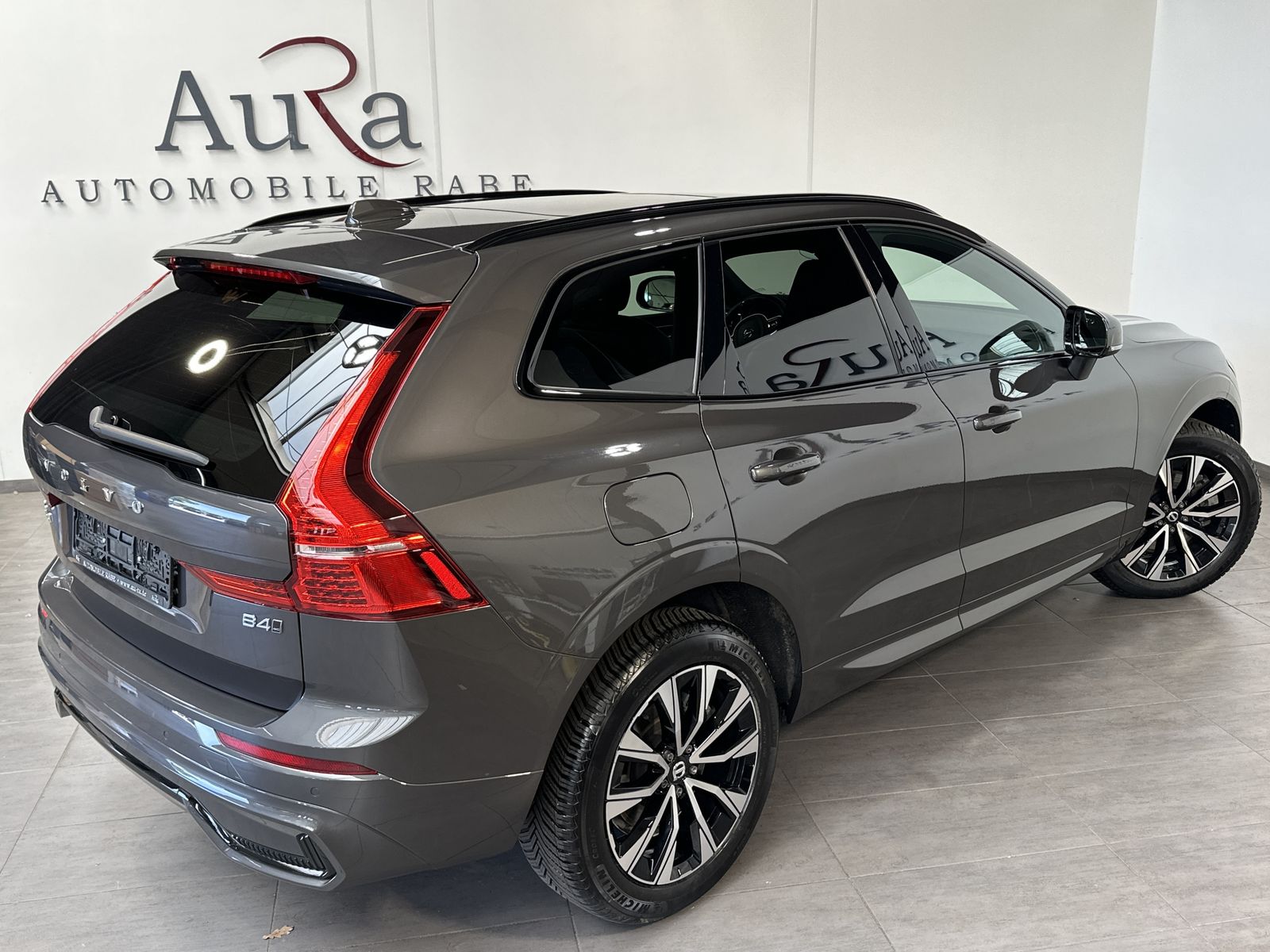 Fahrzeugabbildung Volvo XC60 B4 D AWD Plus Dark NAV+LED+AHK+H&K+PANORAMA