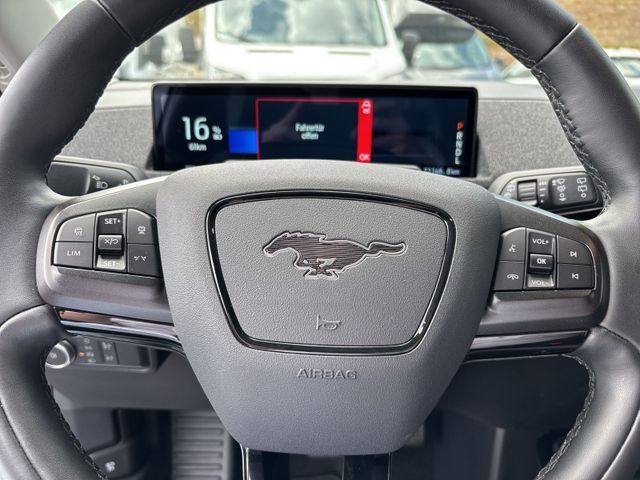 Fahrzeugabbildung Ford Mustang Mach-E Elektro Basis #600km #Fahrassiste