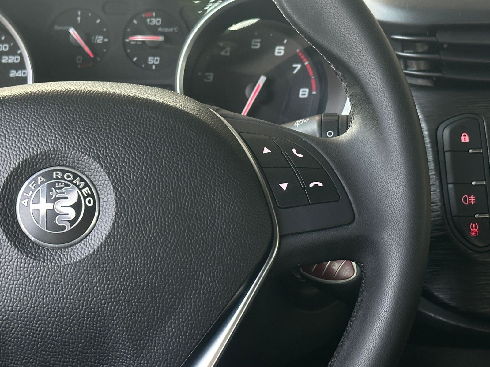 Fahrzeugabbildung Alfa Romeo Giulietta TÜV neu 9/2028 KLIMA NAVI ALU DAB
