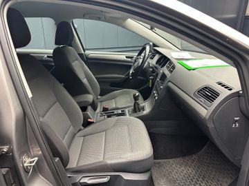 Volkswagen Golf - 10