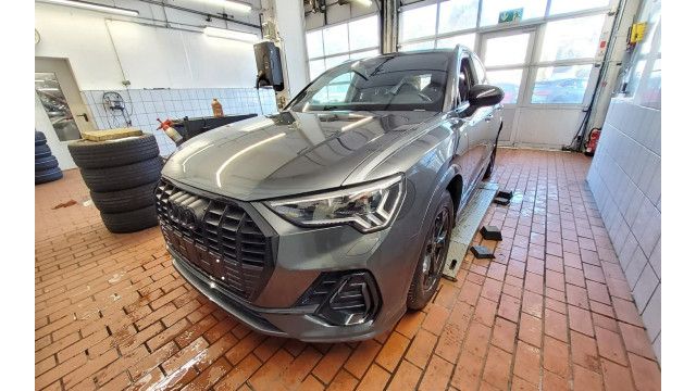 Audi Q3 40 TDI quattro 2 xS line Navi AHK Matrix 20"