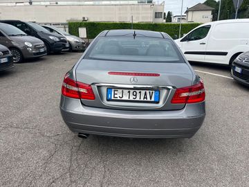 Mercedes E 220 - 8