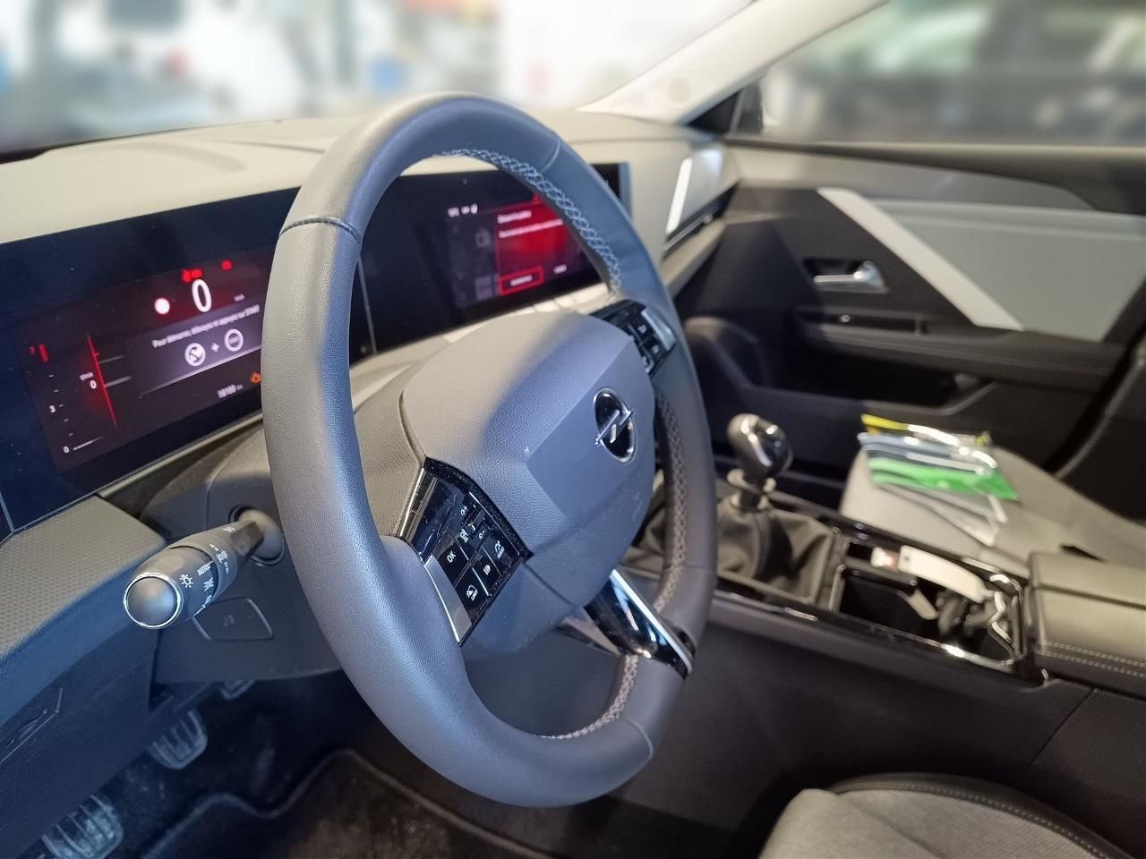 Fahrzeugabbildung Opel Astra 1.2T Elegance - Navi, Kamera h, Sitzhzg.