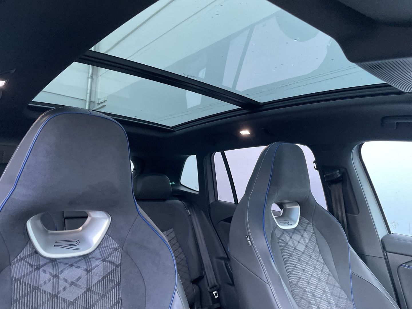 Tiguan 2.0 TDI 4M R-Line Standhzg/AHK/HUD/360°Ka