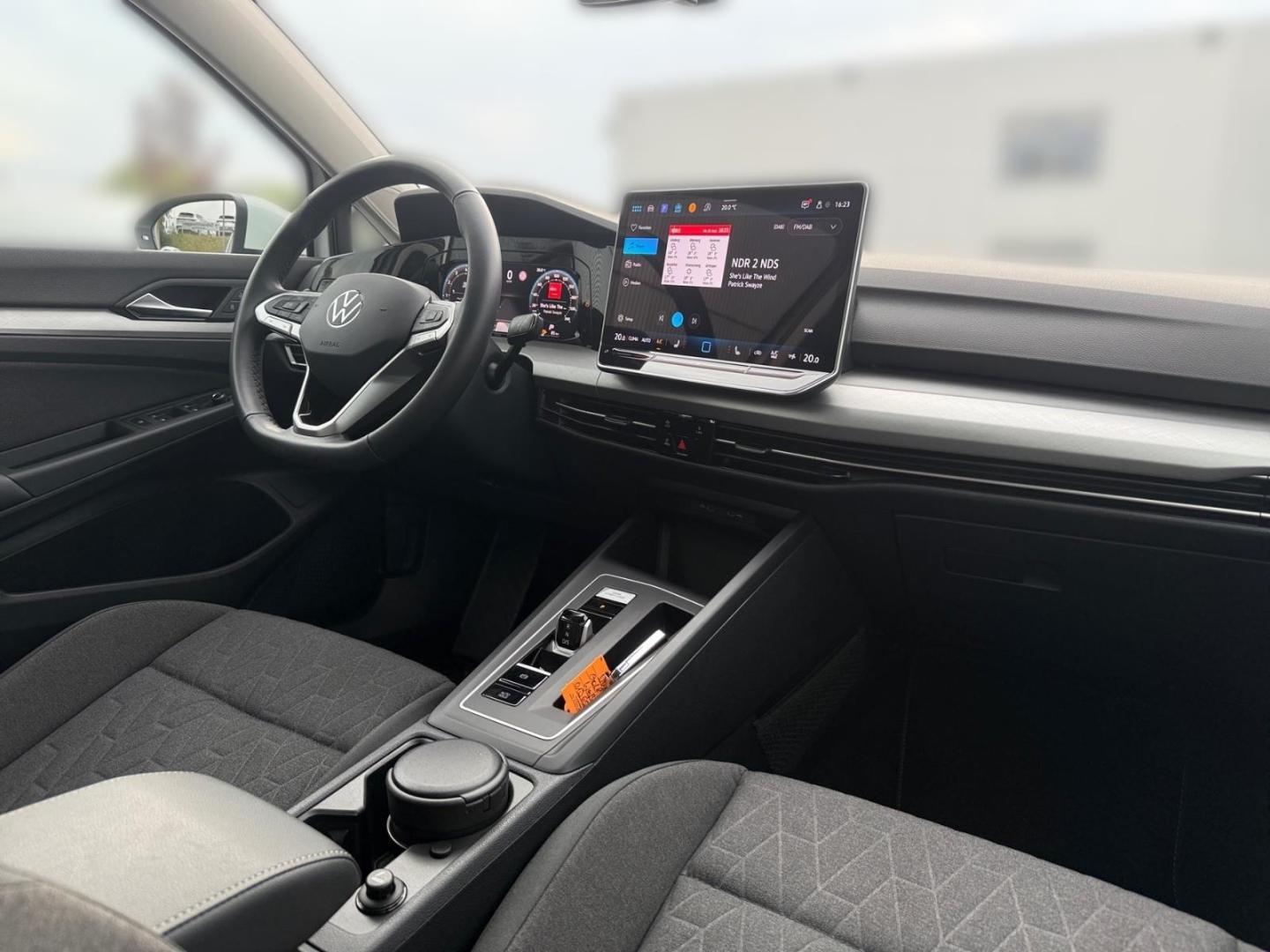 Volkswagen Golf 8 VIII Life 1.5 eTSI ACC Apple CarPlay, миниатюра 23
