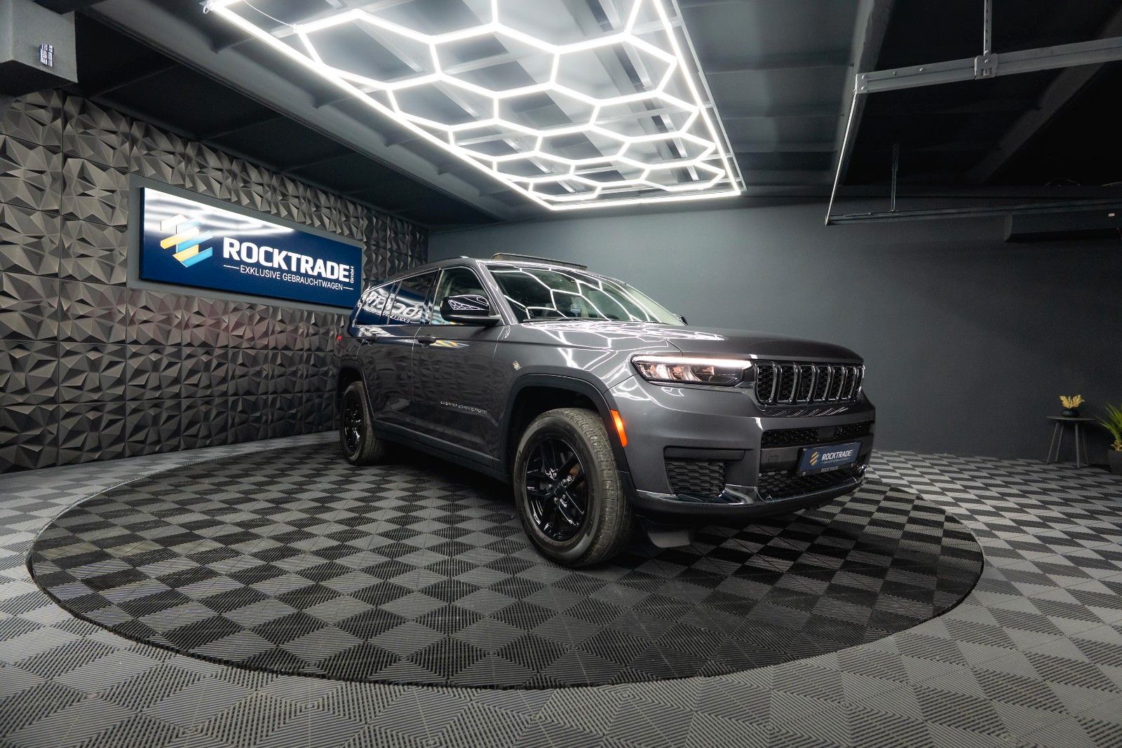 Fahrzeugabbildung Jeep Grand Cherokee 3.6 4x4 LAREDO L ACC Kamera 19%