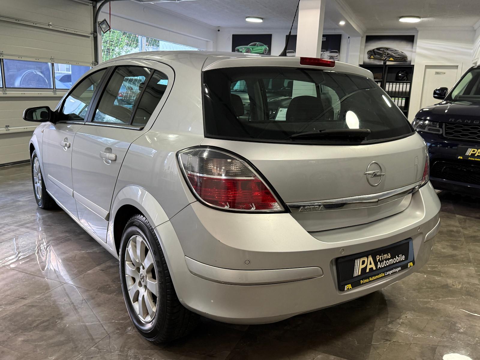 Opel Astra 2004 — interior