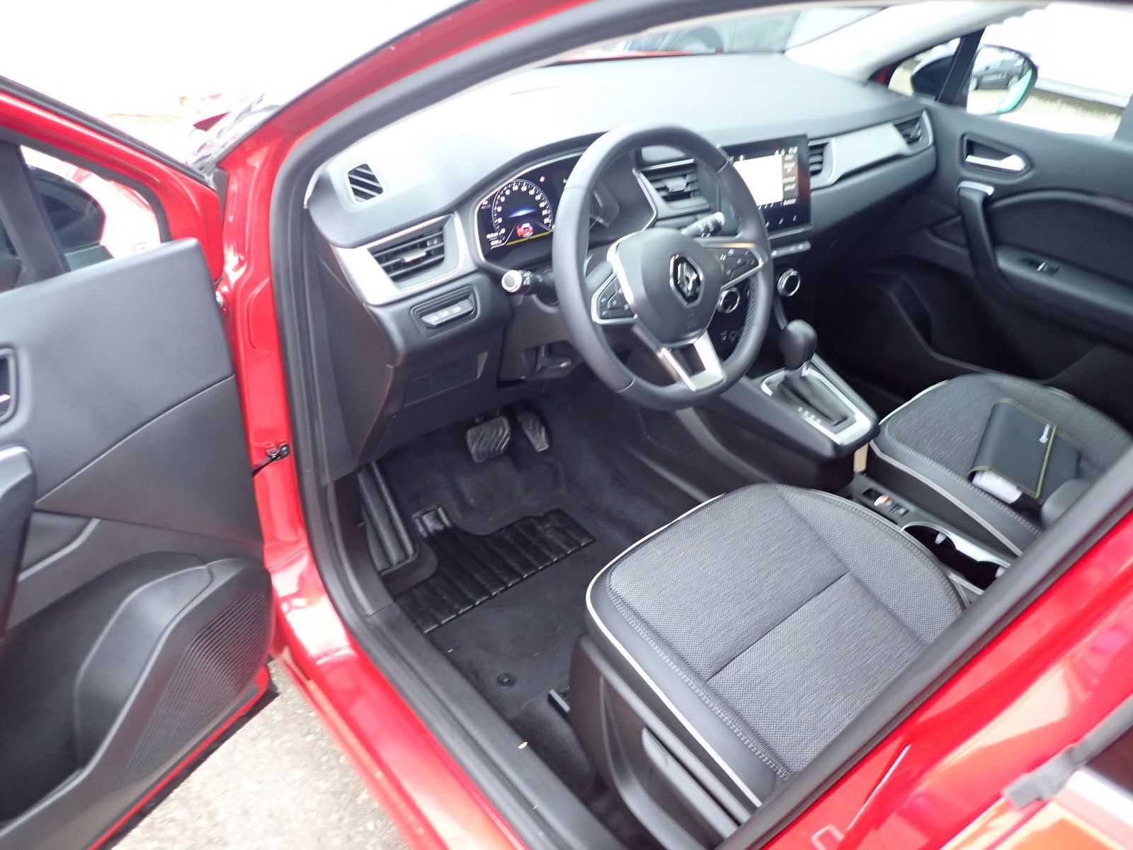 Fahrzeugabbildung Renault Captur Intens TCe 140 EDC