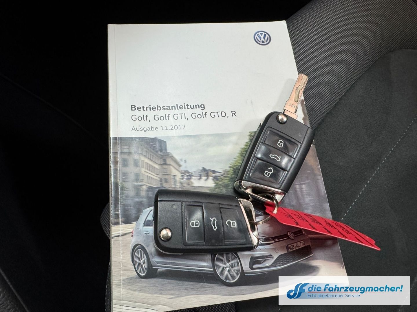 Fahrzeugabbildung Volkswagen Golf VII Highline R-Line Sportpaket Navi LED ACC