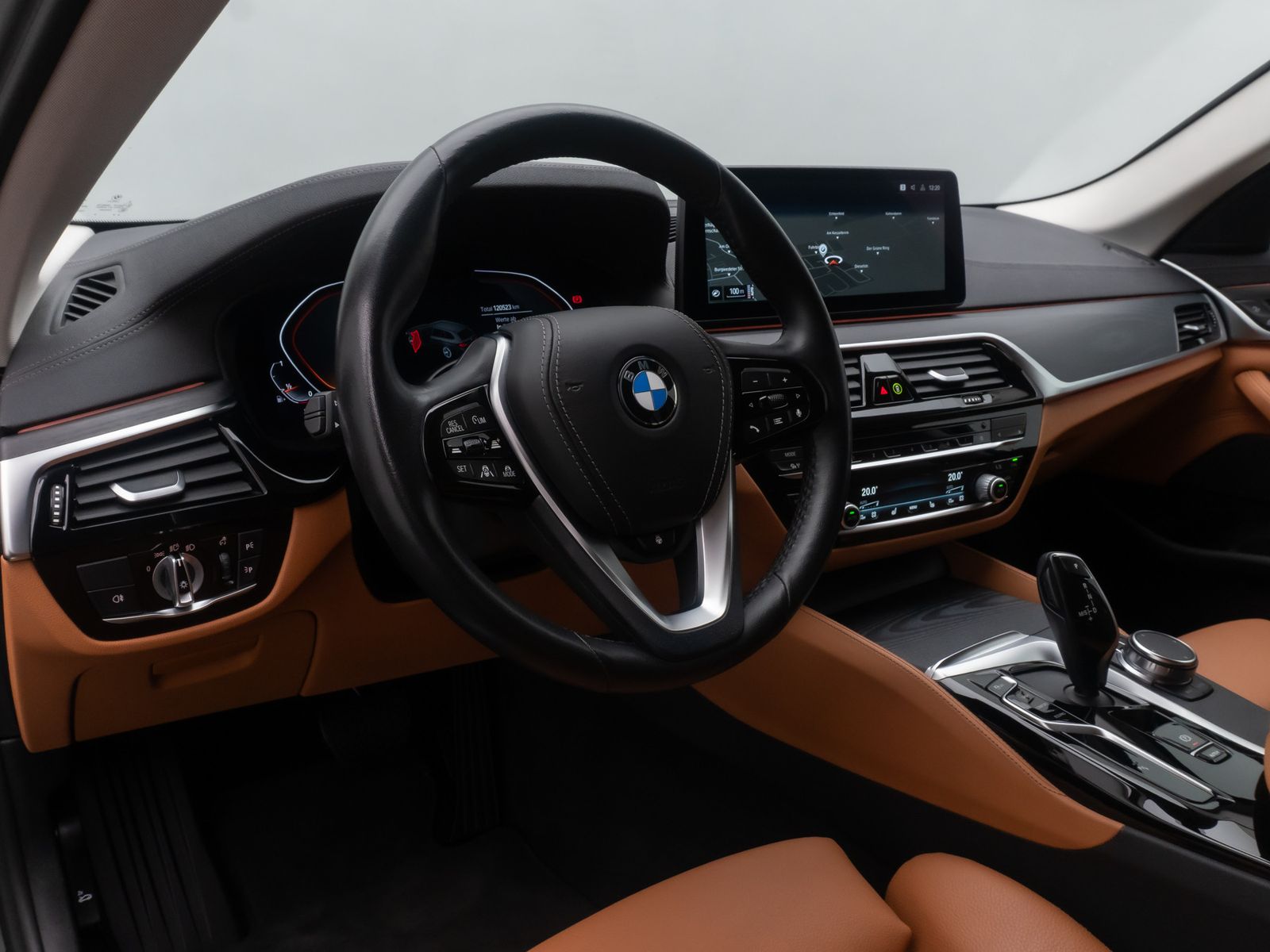 Fahrzeugabbildung BMW 530i xD Luxury Line 4xKlima AHK Kamera DAB Alarm