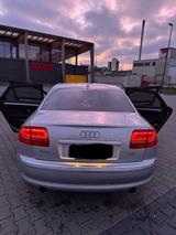 Audi A8 4.2 FSI tiptronic quattro - B&O, Voll - Audi A8 mit Benzin-Antrieb: Limousine, 4.2