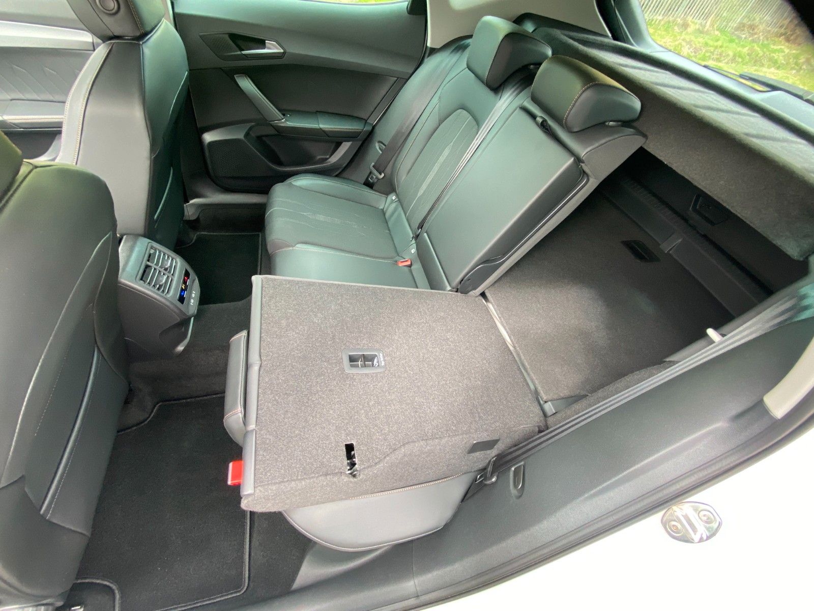 Fahrzeugabbildung CUPRA Formentor 1.5 TSI *Navi *AHZV-Vorb. *Parklenka.