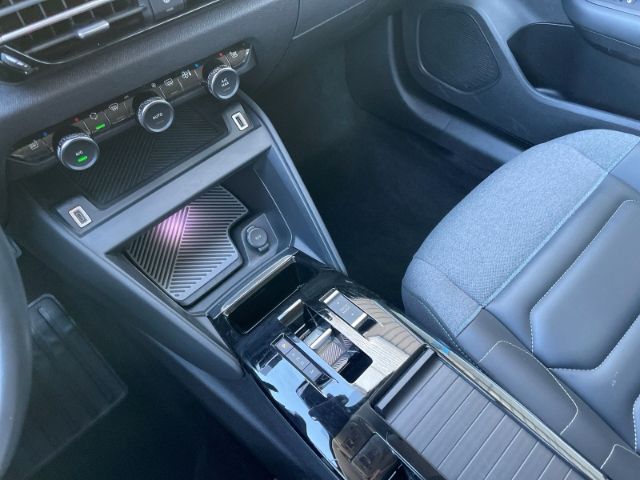 Fahrzeugabbildung Citroën C4 1.2 PureTech 155, Shine Autom. AHK, Navi, Kam