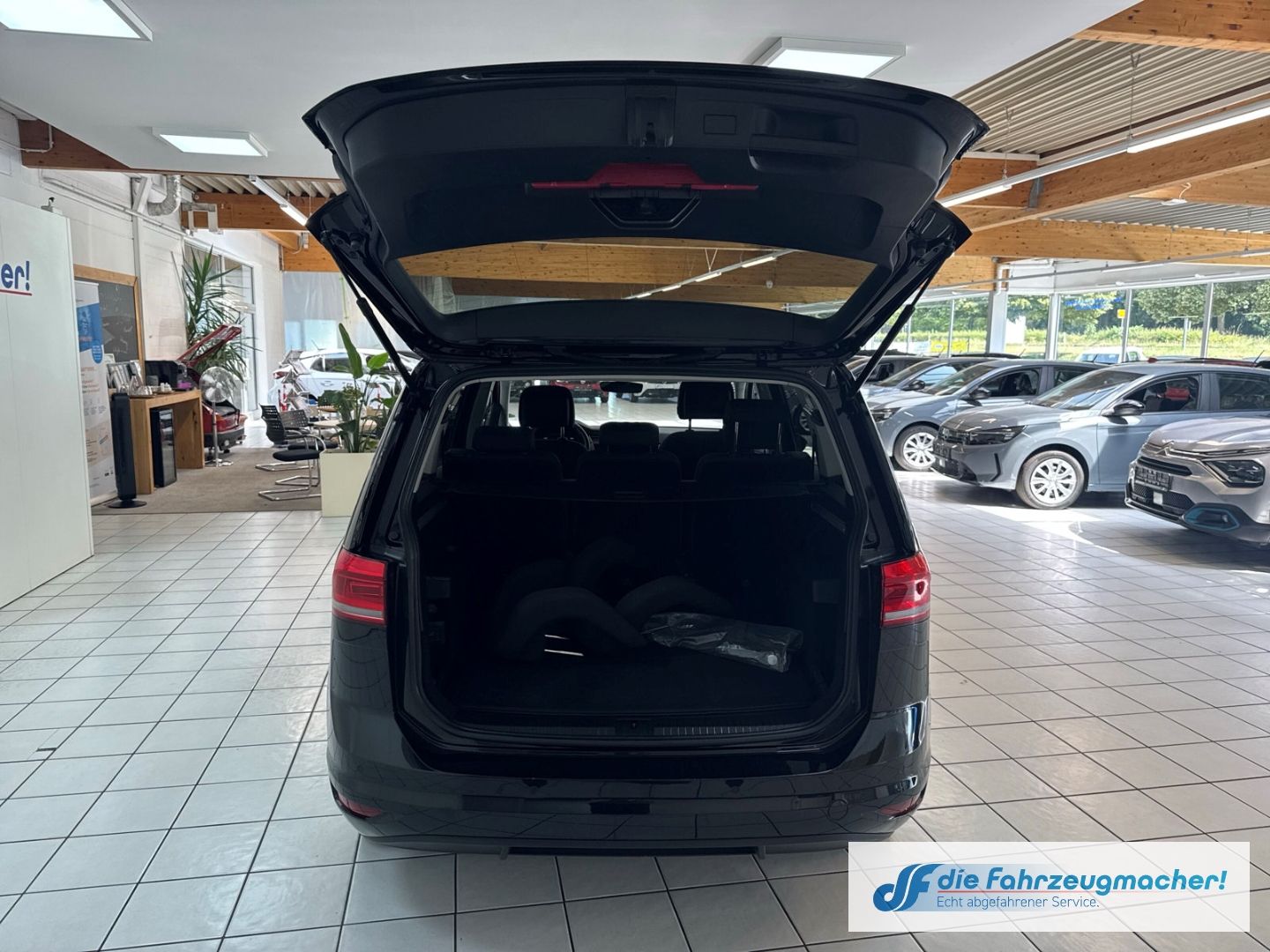 Fahrzeugabbildung Volkswagen Touran Comfortline 7.Si. AHK-klap.150PS Navi Dig