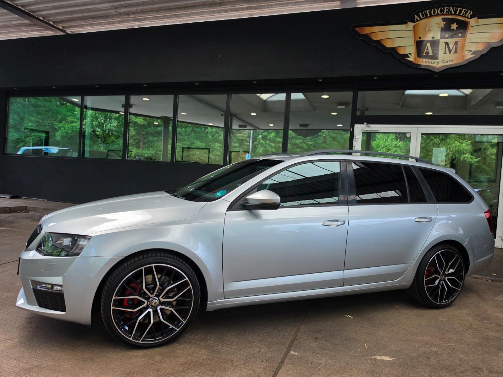 SKODA OCTAVIA COMBI RS DSG  220 ch BVA - GPS - SONORISATION CANTON - SIEGES CHAUFFANTS - CLIMATISATION AUTOMATIQUE - PHARES XENON