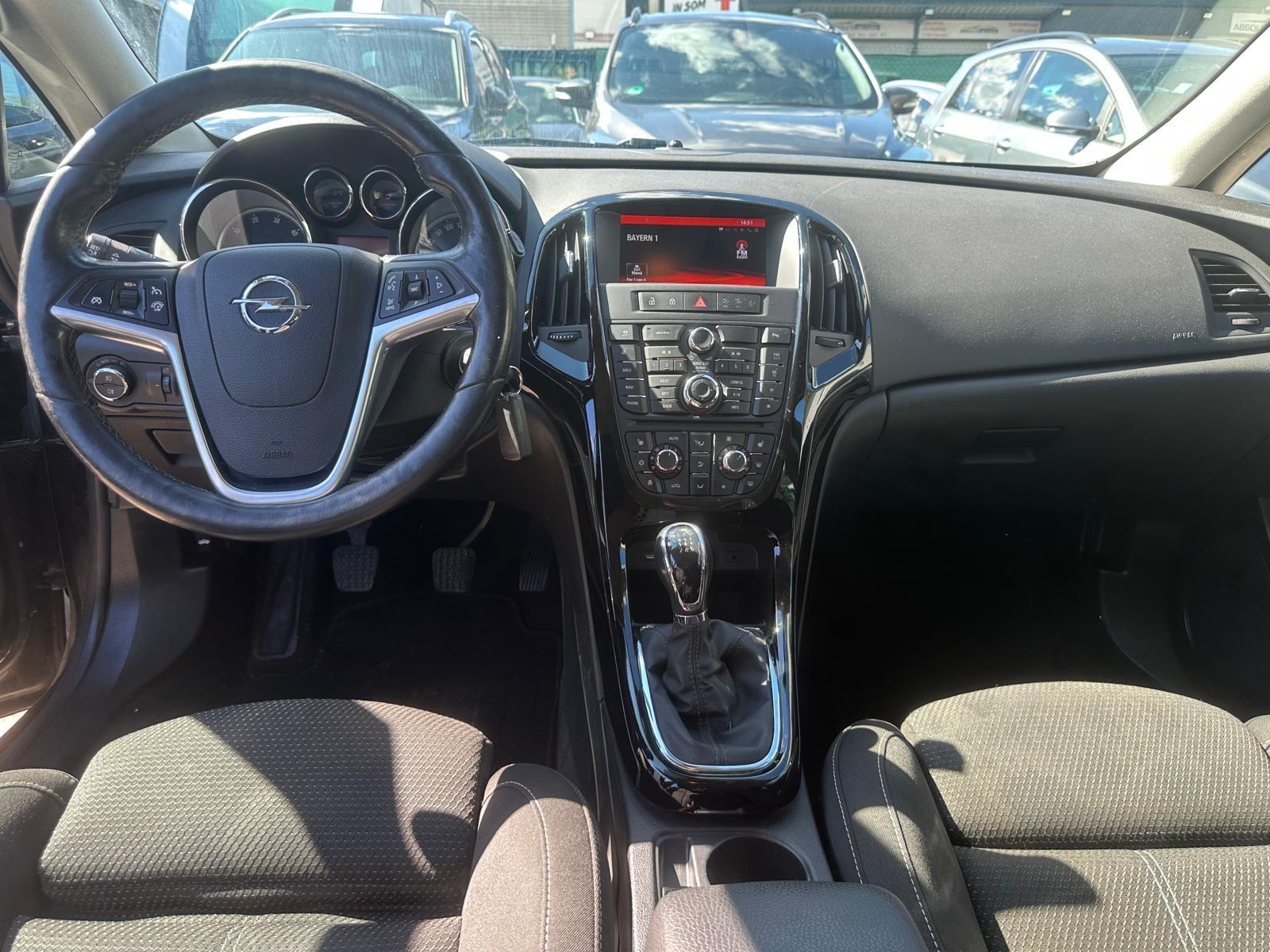 Opel Astra 2015 — photo 9