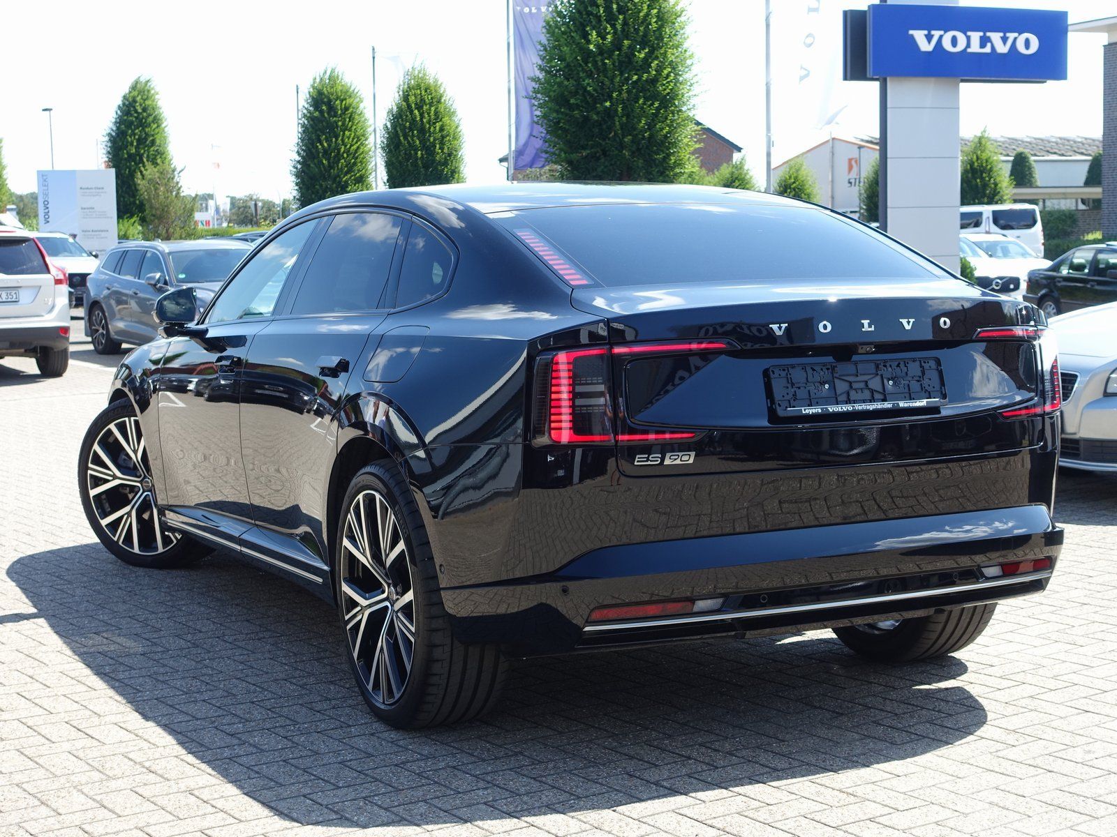 Volvo ES90 Ultra Single Motor Extended Range/B&W/22" imagem 3