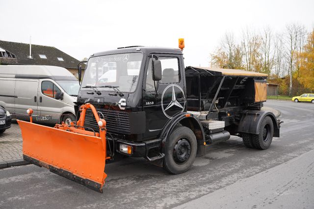 Mercedes-Benz 1613 Winterdienstfahrzeug Schneeschieber Streuer