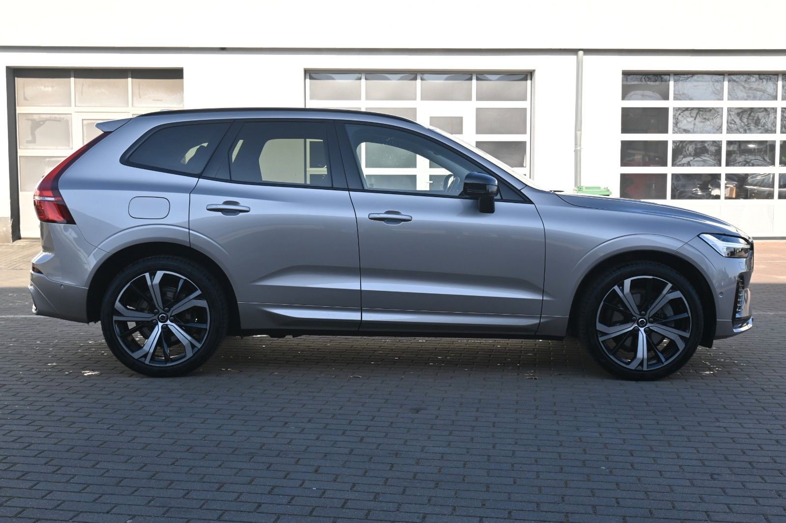Fahrzeugabbildung Volvo XC60 Ultimate Dark AWD*MASS*LUFT*B&W*NAV*HUD*AHK