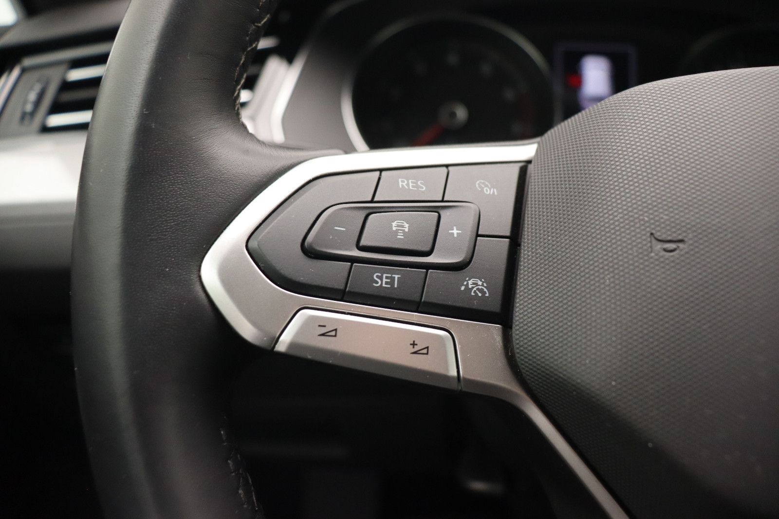 Fahrzeugabbildung Volkswagen Passat Variant 2.0 TSI DSG Business