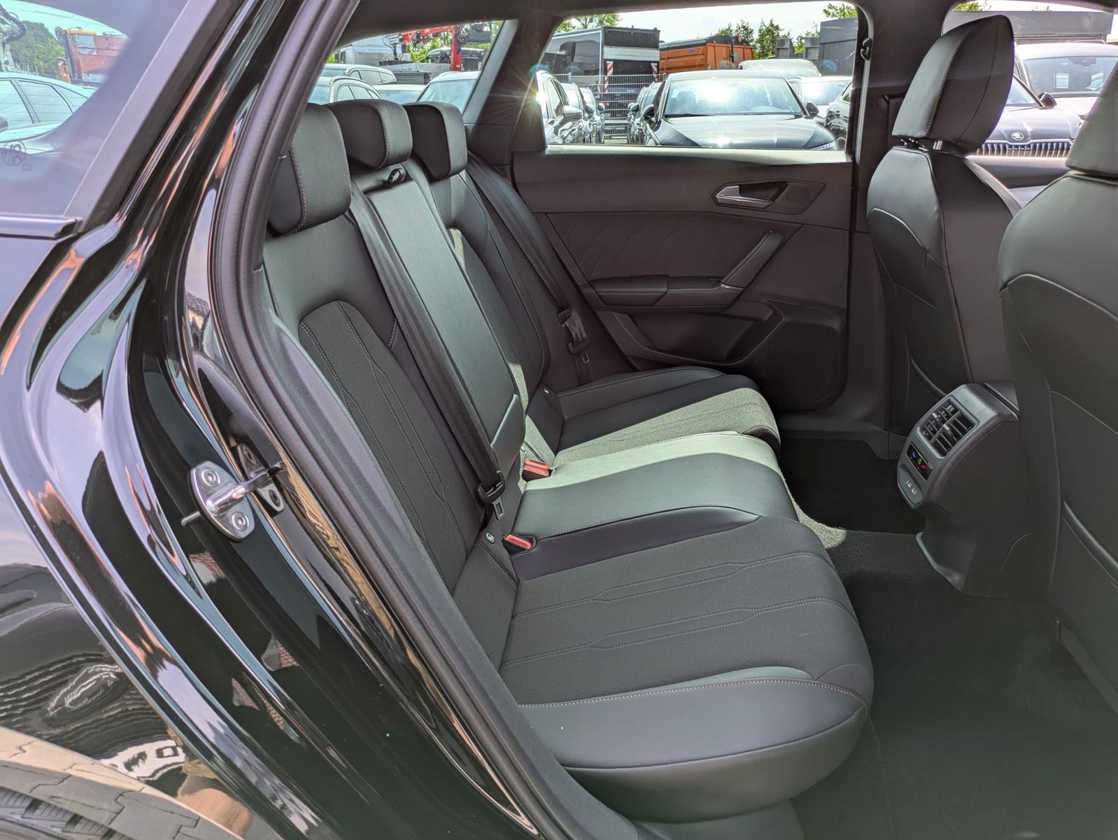 Fahrzeugabbildung CUPRA Leon 1.5 eTSI DSG MATRIX-LED*ACC*APP*KAMERA*18"