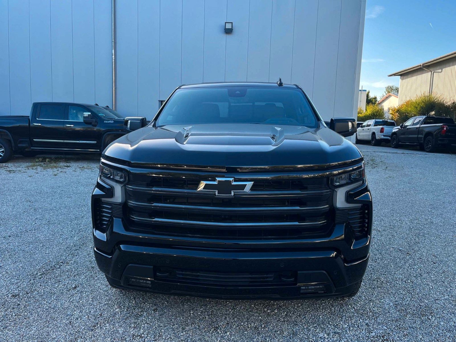 Vehicle photo 2