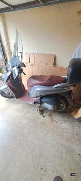 Honda Motorroller 125 zuverlässig fahrbereit mit Zuhör - MOTORROLLER