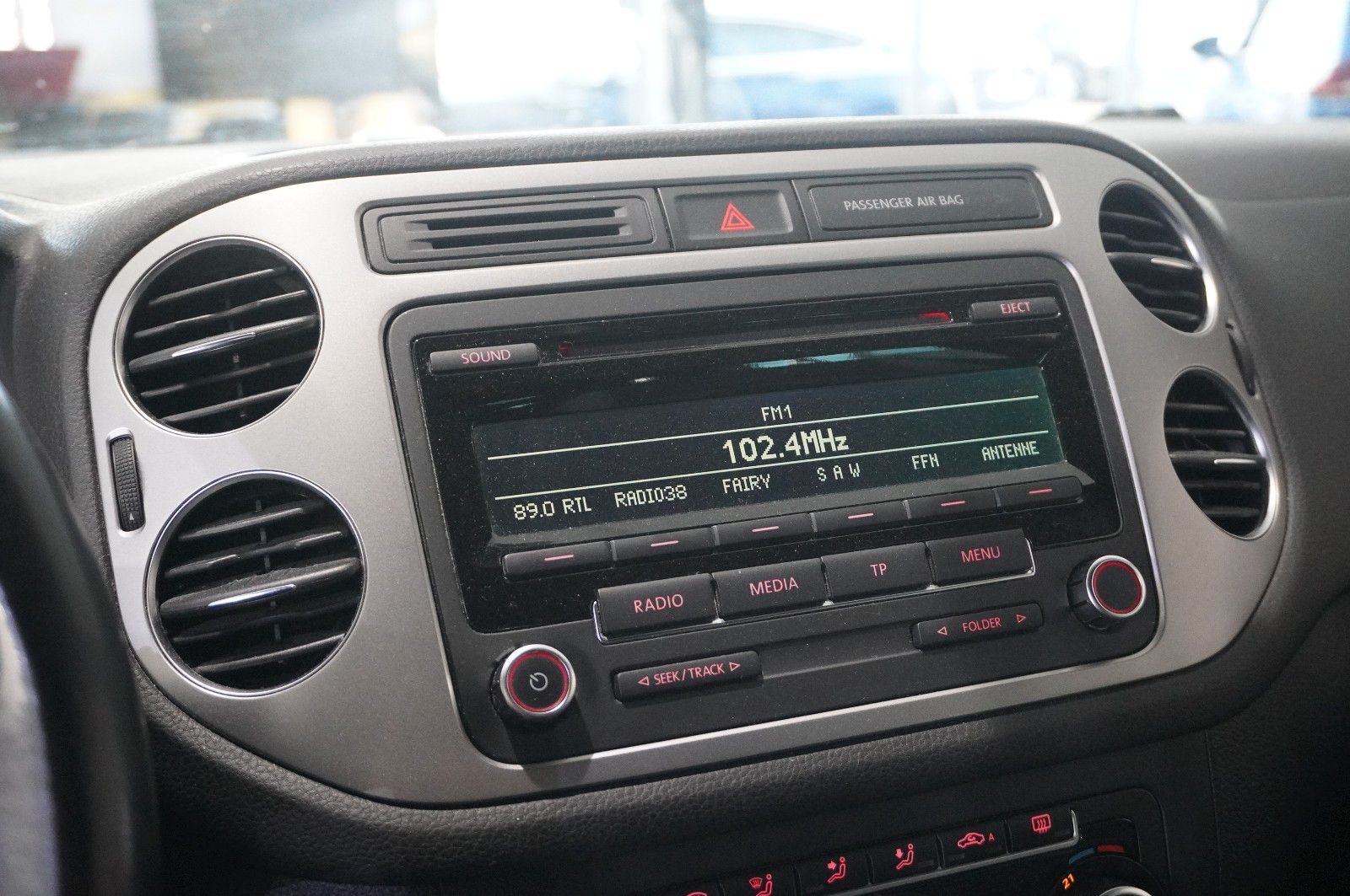 Fahrzeugabbildung Volkswagen Tiguan 2.0D LIFE KLIMA/SHZ/PDC/AUX/NEBEL