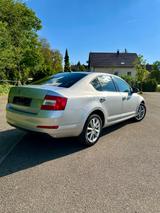 Skoda Octavia 1.4 TSI Green tec DSG Elegance Elegance - Skoda Octavia mit Benzin-Antrieb: Limousine, 1.4
