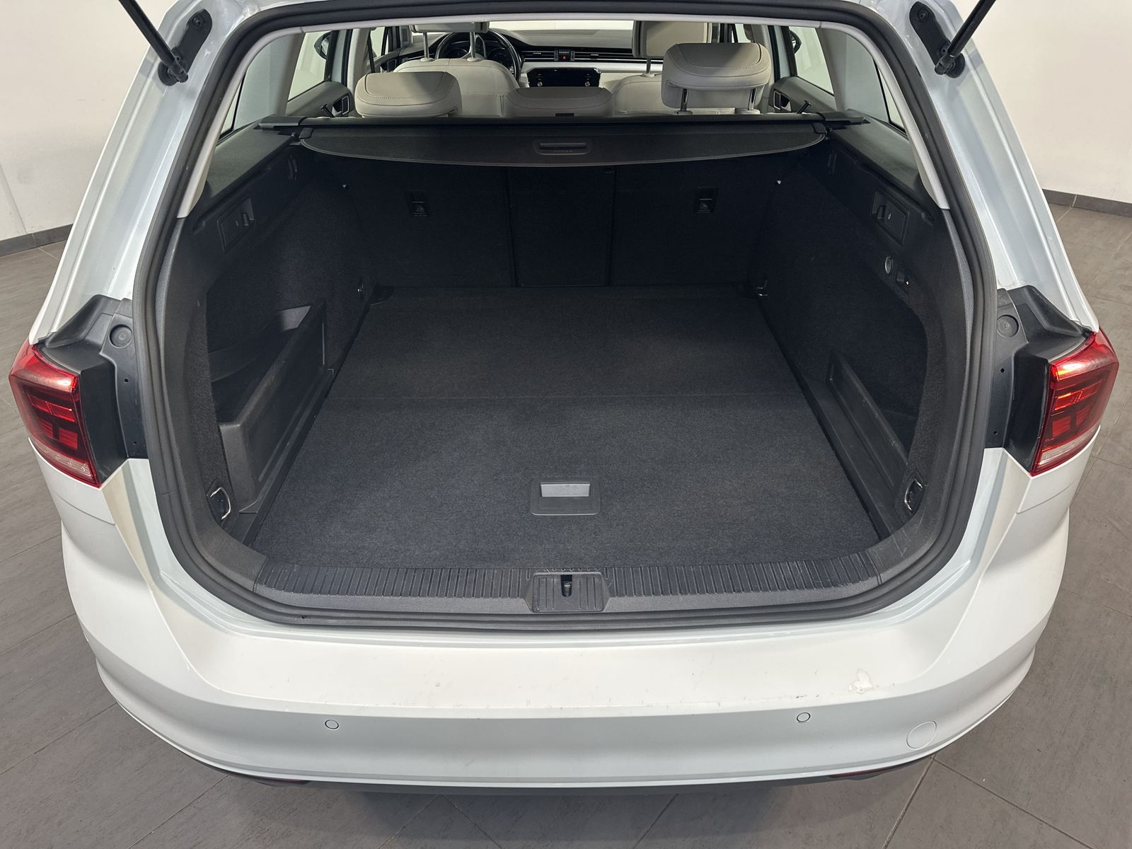 Fahrzeugabbildung Volkswagen Passat Variant 4M Business NAV+LED+AHK+CARPLAY