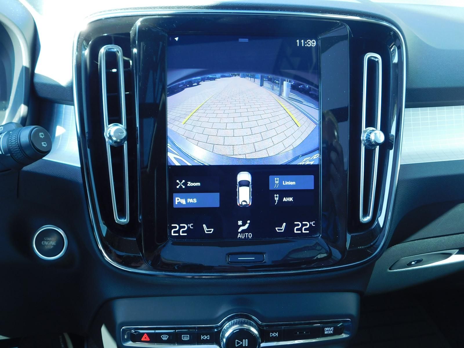 Fahrzeugabbildung Volvo XC40 T4 AWD Momentum Pro