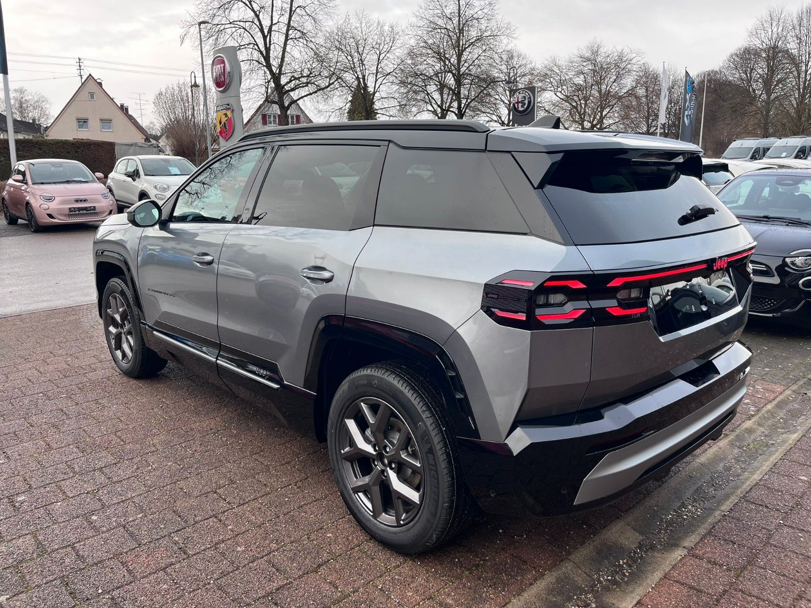 Fahrzeugabbildung Jeep Compass E-Hybrid 1.2 eDCT 100 kW First Edition