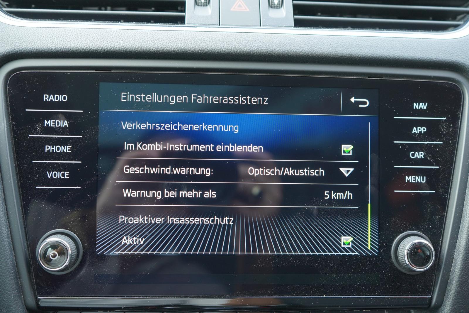 Skoda Octavia 1.6 TDI Premium Edition Panorama ACC LED