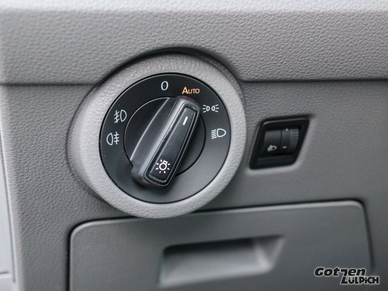 Fahrzeugabbildung Volkswagen Transporter Kombi 2.0 TDI Navi Klima PDC AHK