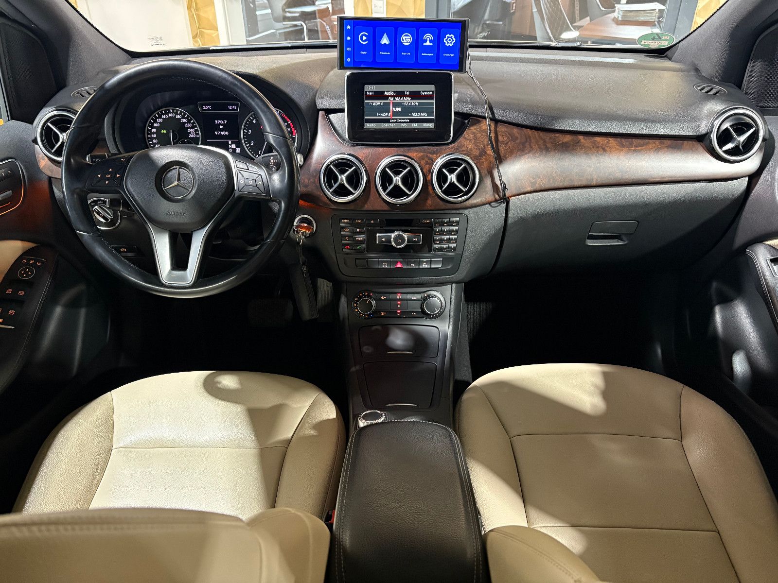 Fahrzeugabbildung Mercedes-Benz B 200/PANO/MEMORY/KLIMA/CAR-PLAY/2.HAND/KAMERA
