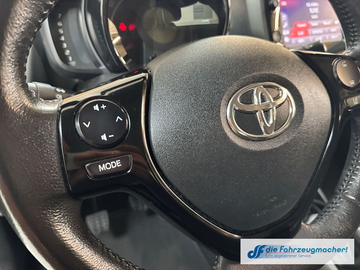 Fahrzeugabbildung Toyota Aygo X-Play Connect ACC Apple CarPlay Android Au