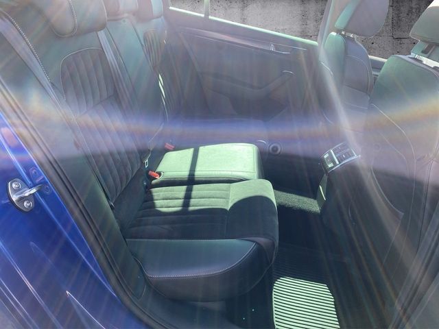 Skoda Superb Combi 2.0 TDI Style 4x4 DSG AHK Pano Navi foto 10