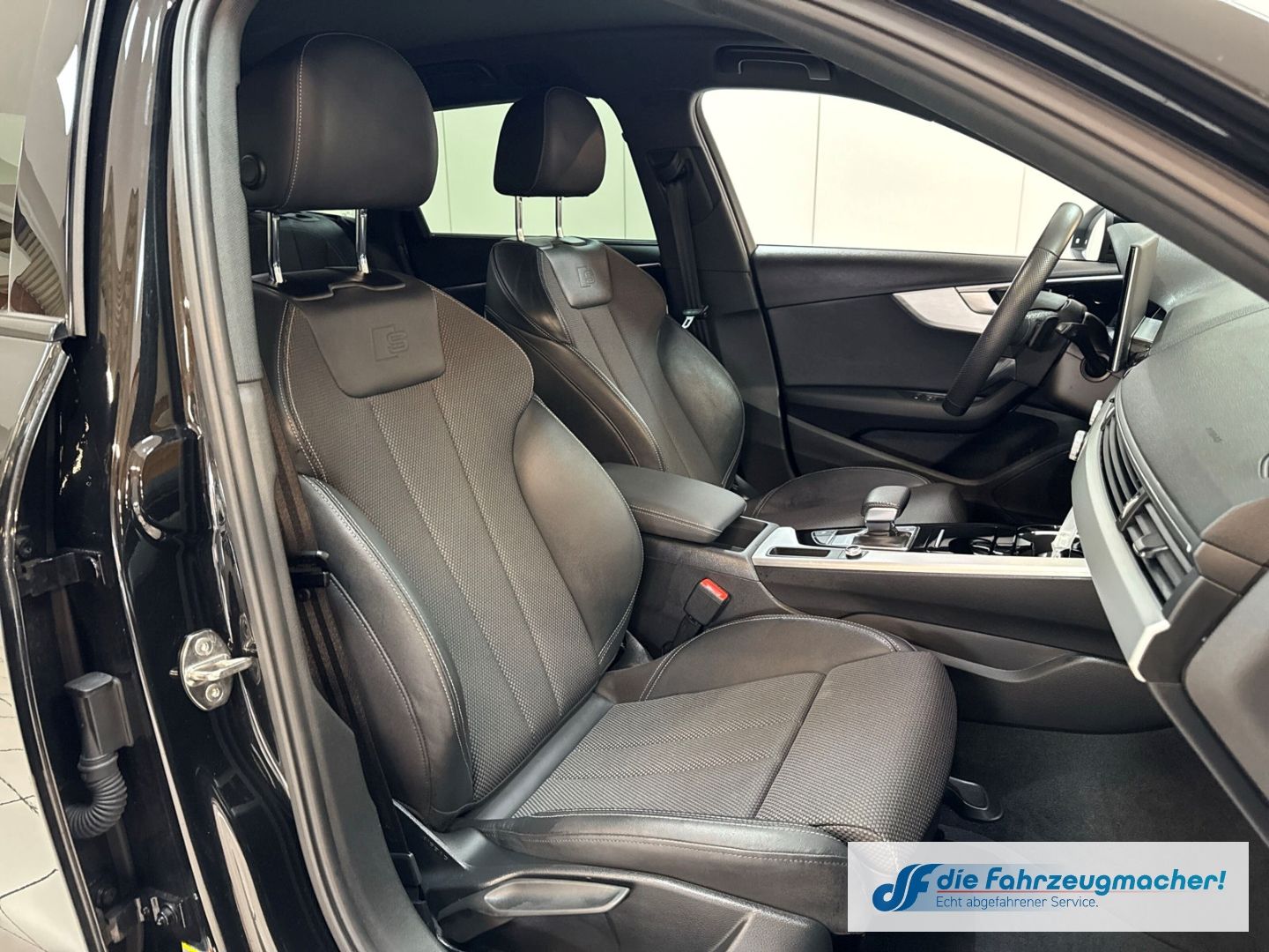 Fahrzeugabbildung Audi A4 Avant 35 TFSI S line Navi Leder LED ACC El. H