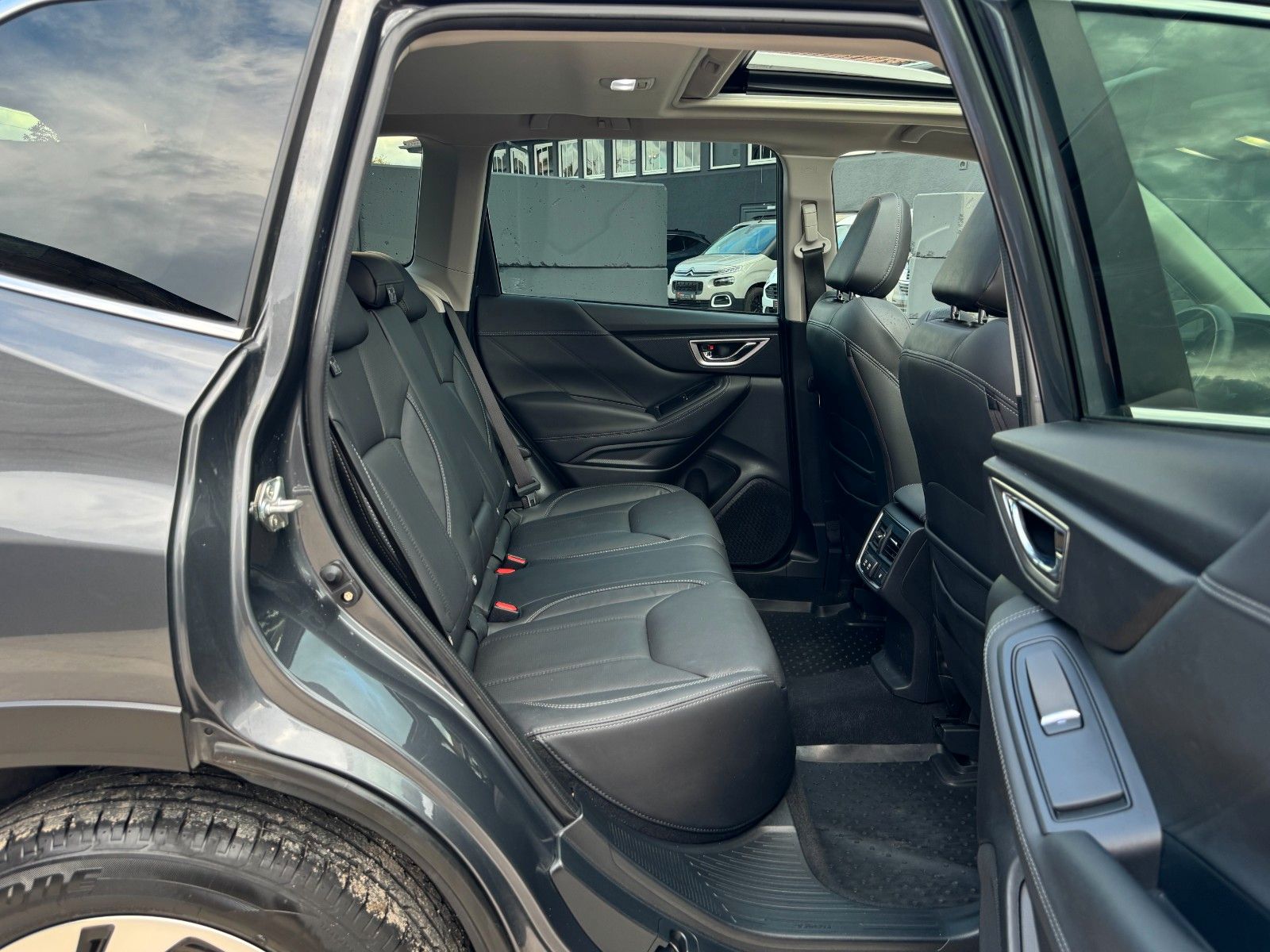 Fahrzeugabbildung Subaru Forester 2.0ie Platinum Standhzg. Pano Leder AHK