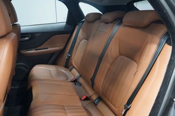 Jaguar F-Pace - 7