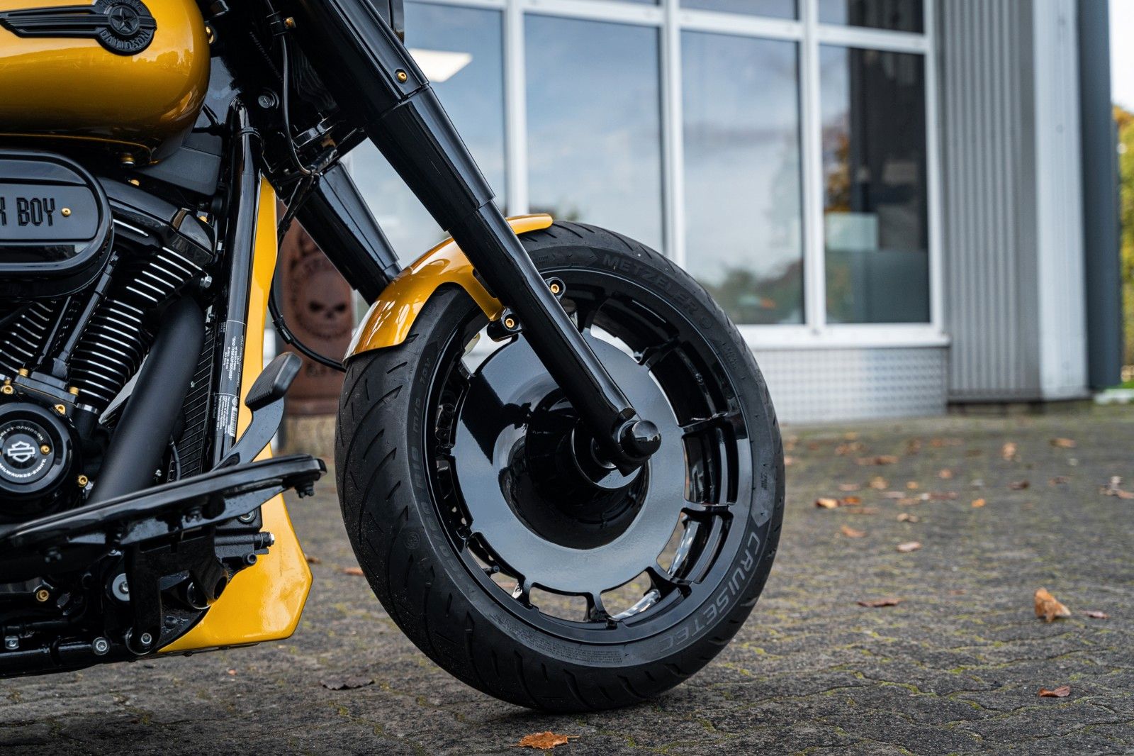 Fahrzeugabbildung Harley-Davidson GOLD DARK FAT BOY FLFBS 114 MY24 - JEKILL&HYDE -