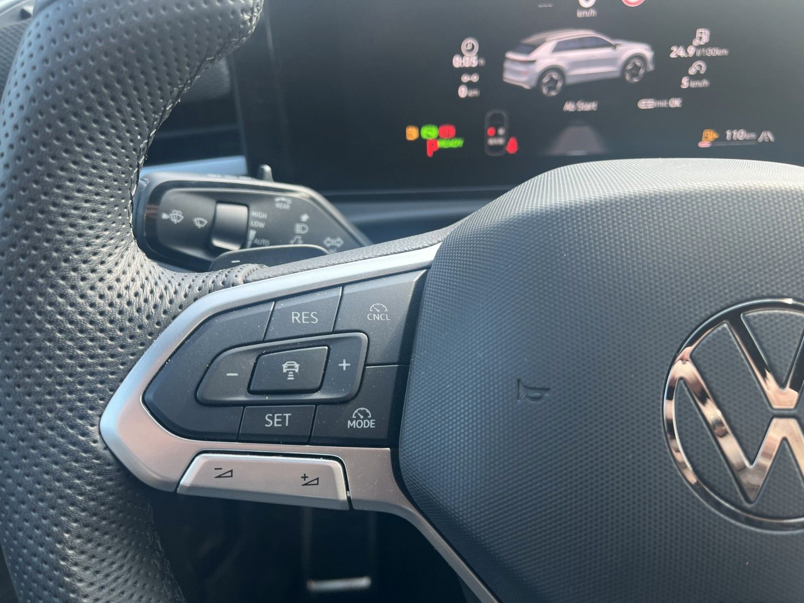 Fahrzeugabbildung Volkswagen T-Roc 1.5 eTSI 110 kW R-Line